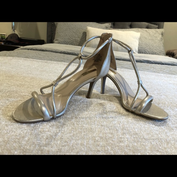 Strapped heels Jennifer Lopez - Picture 2 of 3